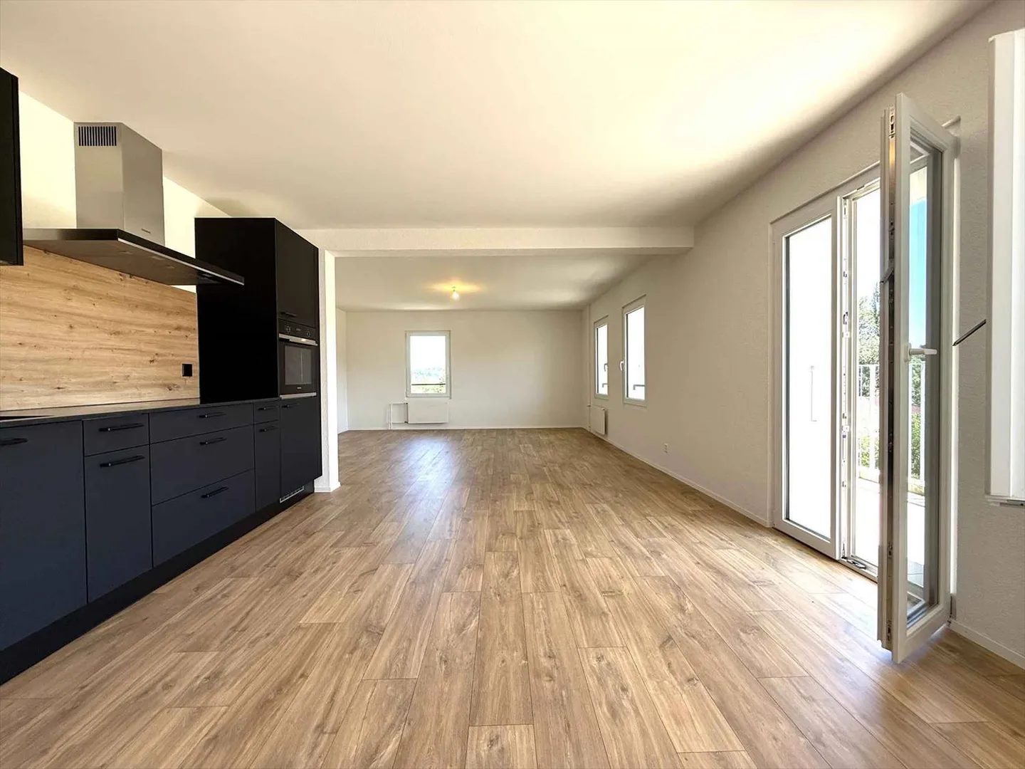 Rénovation totale, magnifique appartement neuf situé au 2ème étage. - Photo 1 sur 9