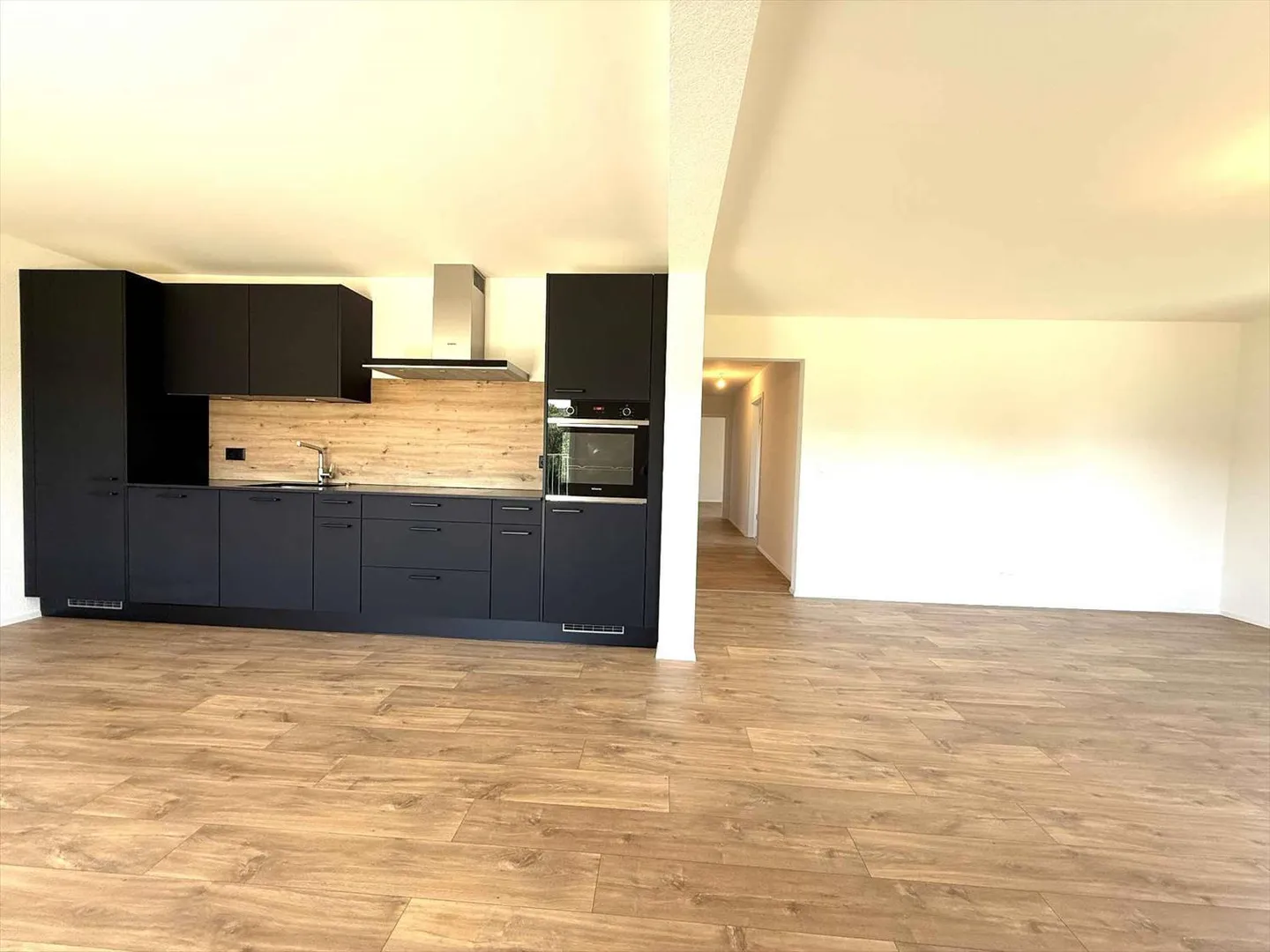 Rénovation totale, magnifique appartement neuf situé au 2ème étage. - Photo 2 sur 9