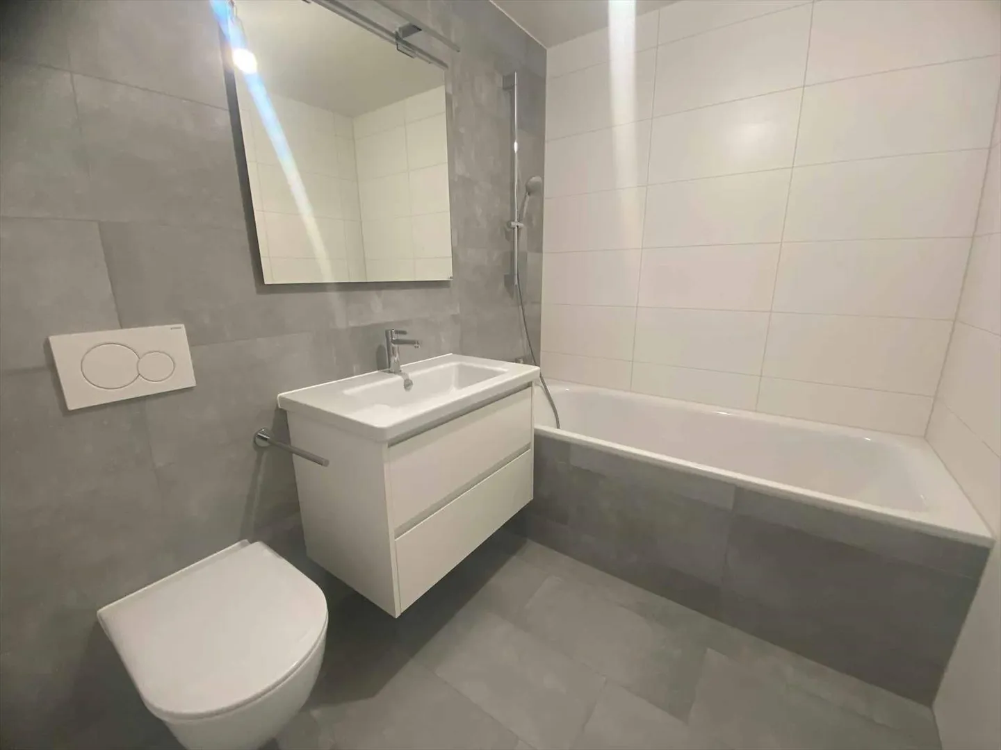 Rénovation totale, magnifique appartement neuf situé au 2ème étage. - Photo 4 sur 9