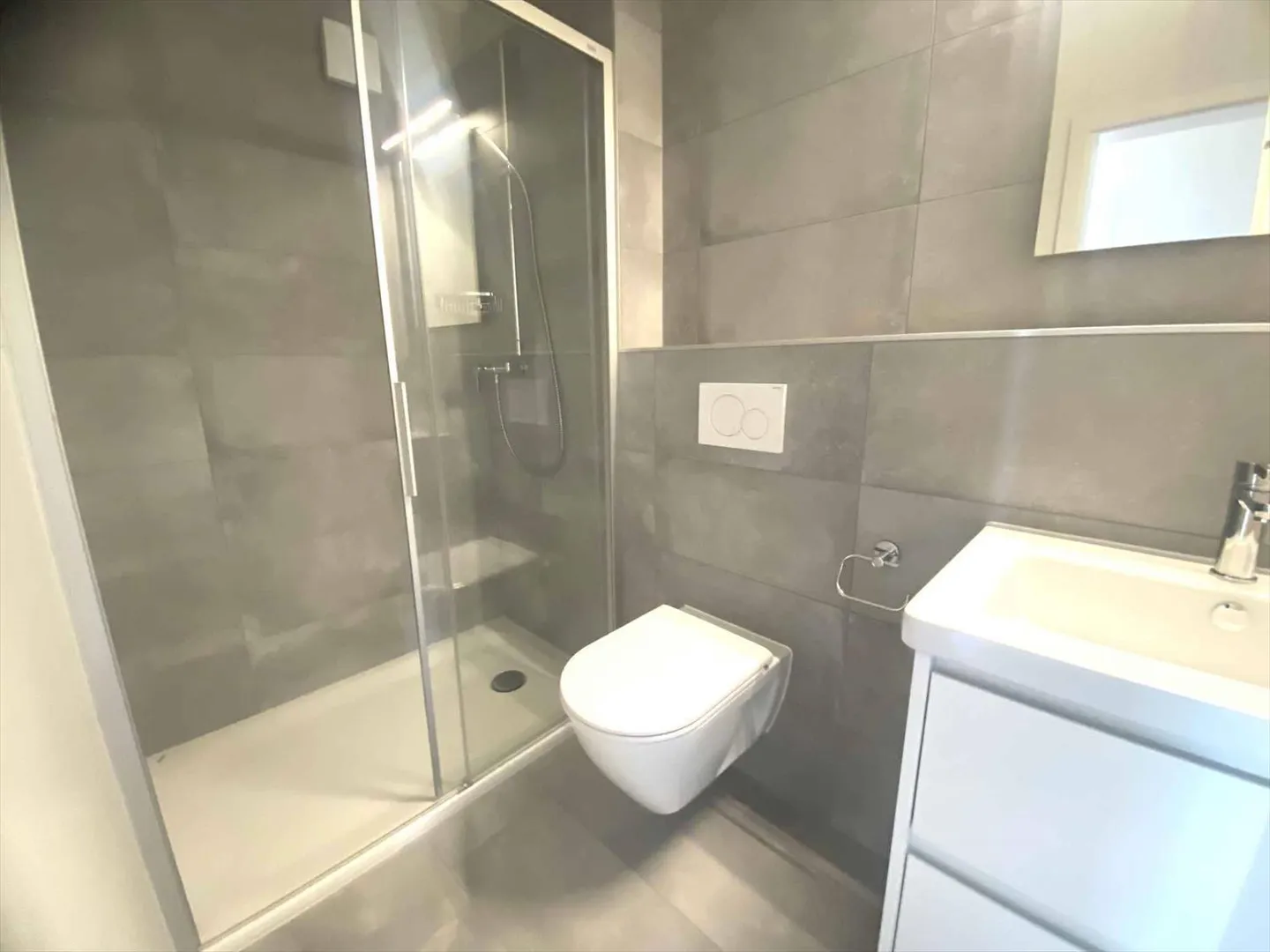 Rénovation totale, magnifique appartement neuf situé au 2ème étage. - Photo 6 sur 9