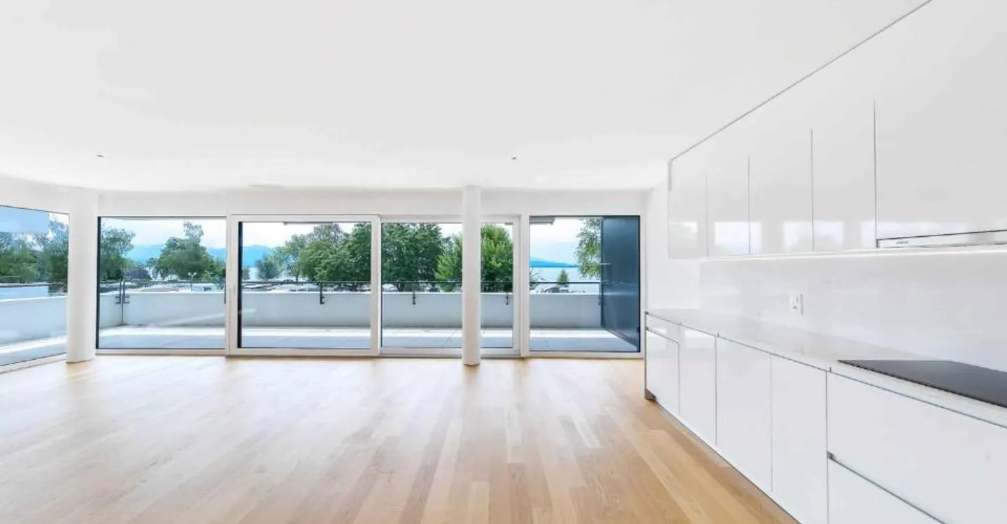 Luxuriöse 4,5-Zimmer-Wohnung mit überdachtem Balkon von 76m2 - Foto 3 von 12