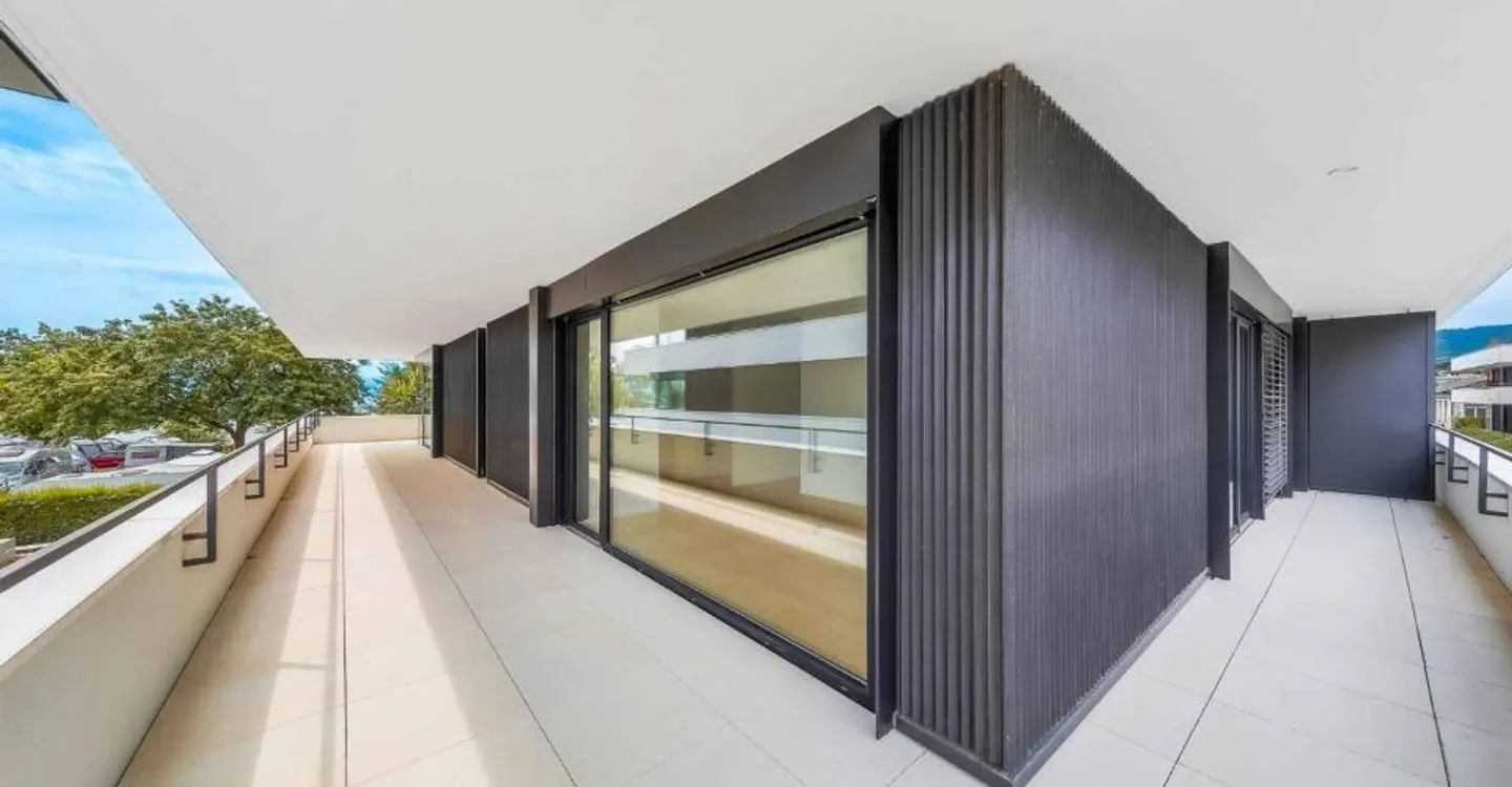 Luxuriöse 4,5-Zimmer-Wohnung mit überdachtem Balkon von 76m2 - Foto 8 von 12