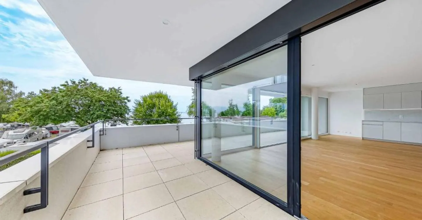 Luxuriöse 4,5-Zimmer-Wohnung mit überdachtem Balkon von 76m2 - Foto 9 von 12
