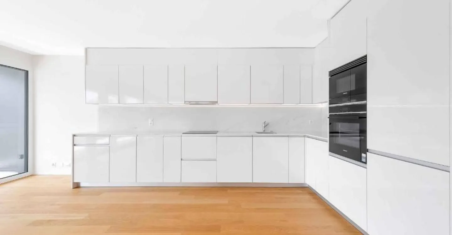 Luxuriöse 4,5-Zimmer-Wohnung mit überdachtem Balkon von 76m2 - Foto 4 von 12