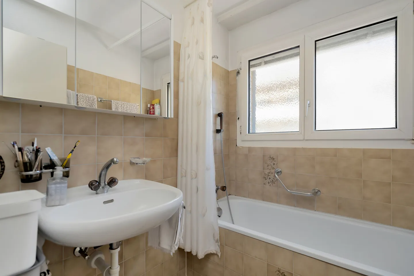 Gepflegte 4.5- Zimmer Wohnung an ruhiger Lage - Foto 8 di 11