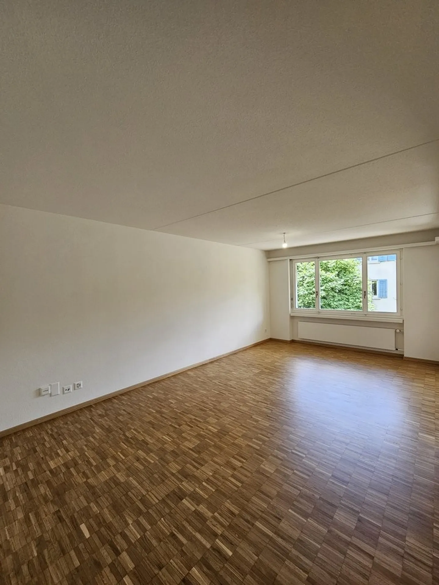 Appartement rénové à la gare de Zurich-Affoltern - Photo 5 sur 10