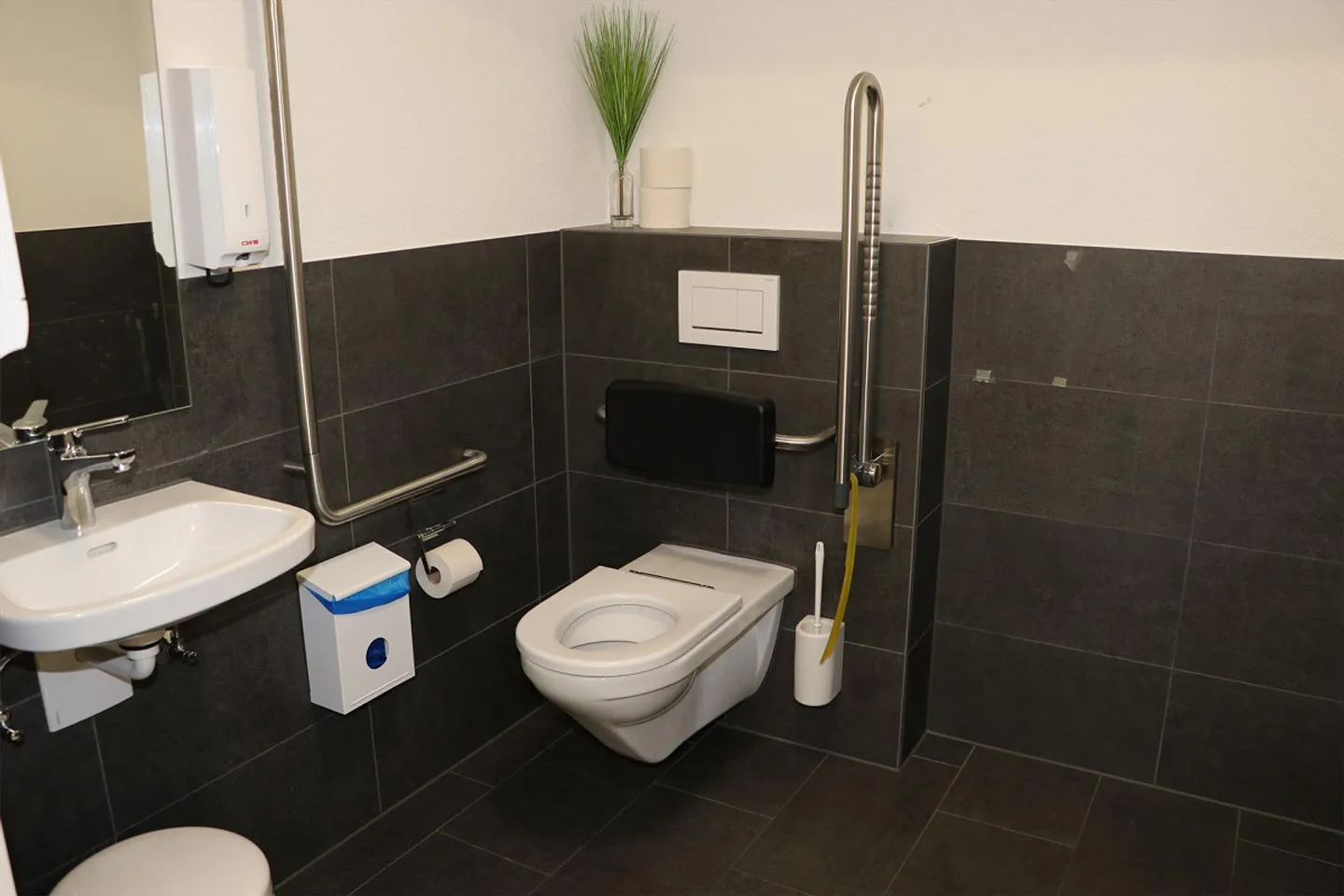 Büro/- Praxisräume an zentraler Lage (Teilflächen möglich) - Foto 4 von 4