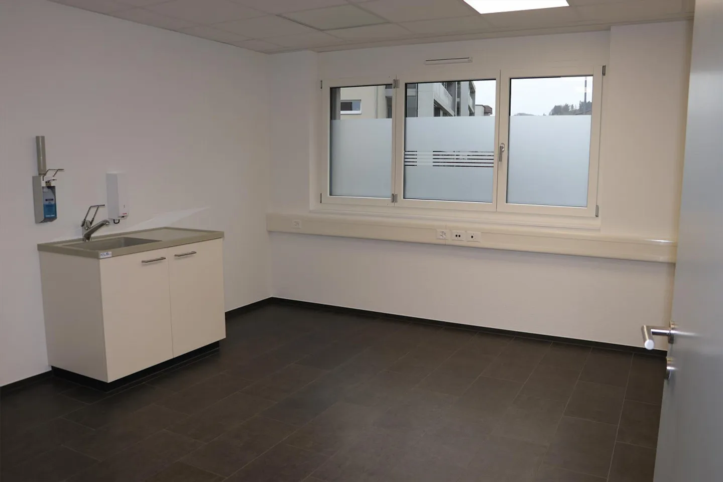 Büro/- Praxisräume an zentraler Lage (Teilflächen möglich) - Foto 2 von 4