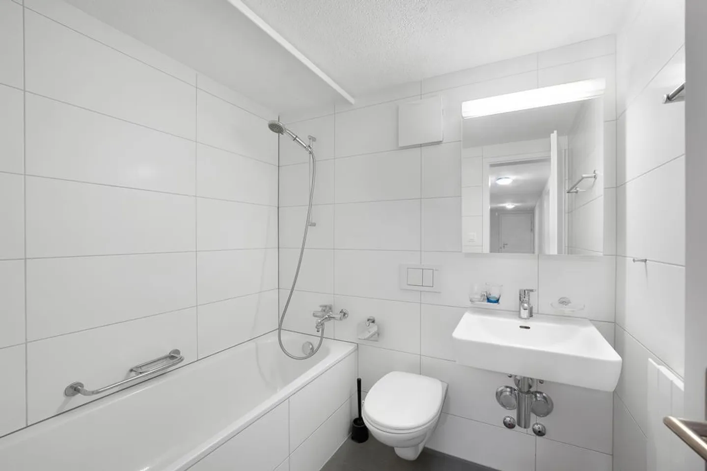 Compact et proche de la ville - Appartement 2.5 pièces près du Silberturm - Photo 3 sur 8