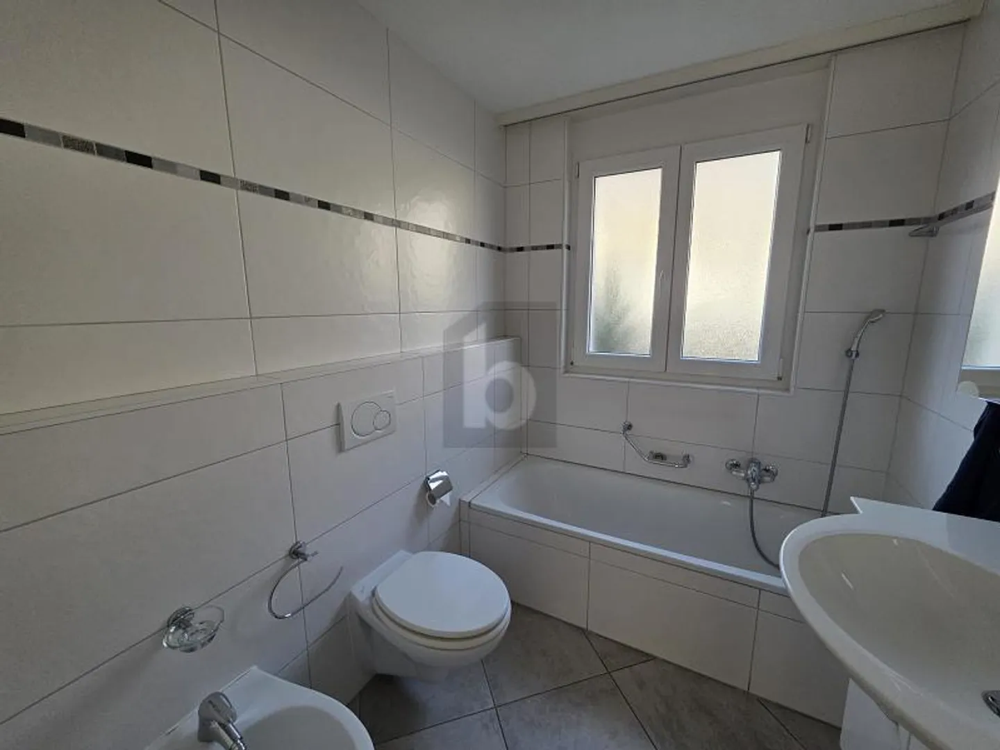 HELL UND MODERN MIT GARTEN - Foto 5 von 6