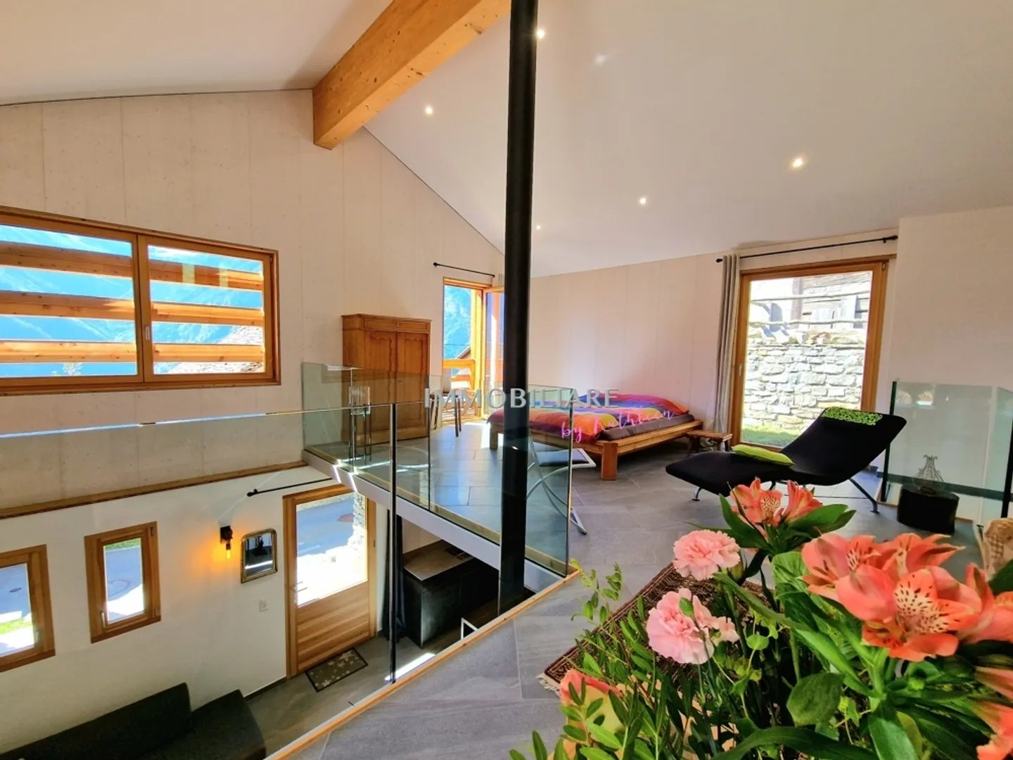 Rustique Élégant en Style Loft, avec Bâtiment Annexe, Village Montagnard à 1 100 m, Transports Publics - Photo 9 sur 13