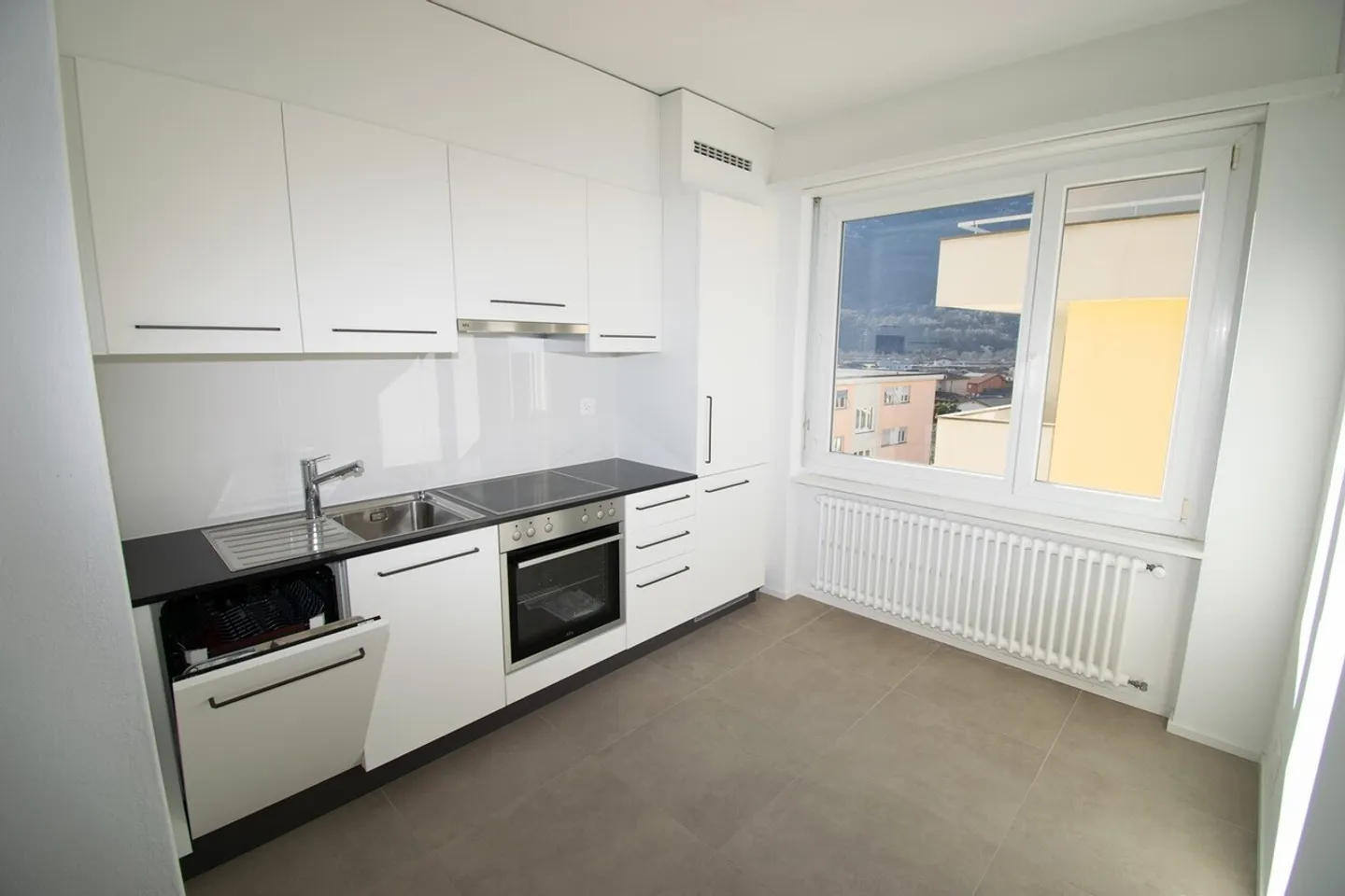 Première location après rénovation totale / Emplacement central - Photo 1 sur 13