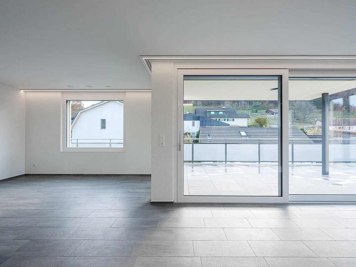 Modernes Attikawohnung mit Terrasse - Foto 3 von 12