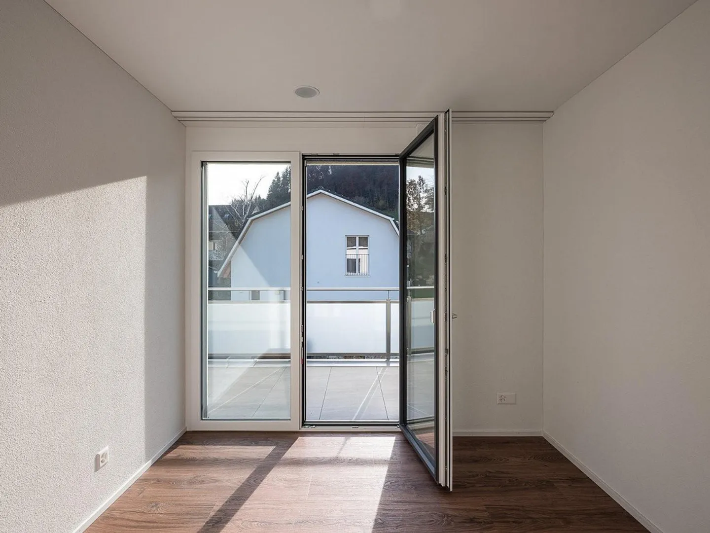 Modernes Attikawohnung mit Terrasse - Foto 5 von 12