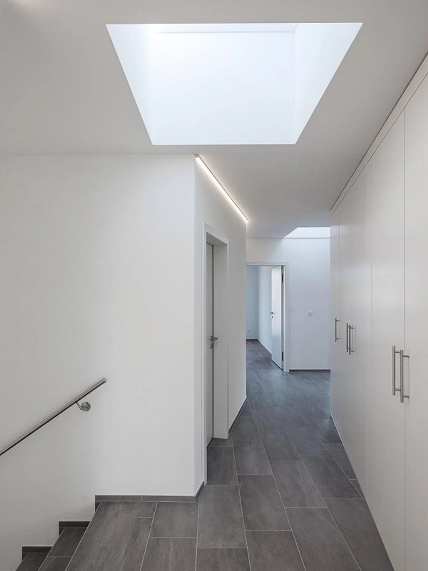 Modernes Attikawohnung mit Terrasse - Foto 4 von 12