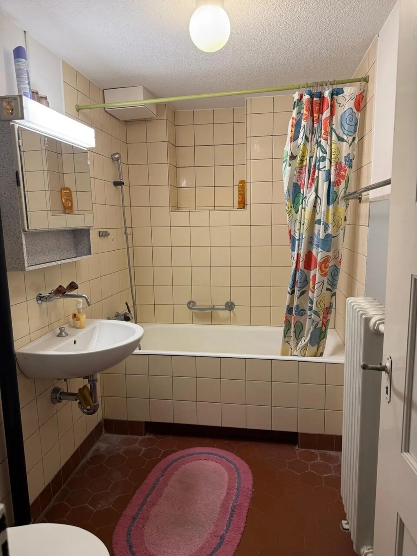 Geräumige Wohnung in zentraler Lage - Foto 2 von 5