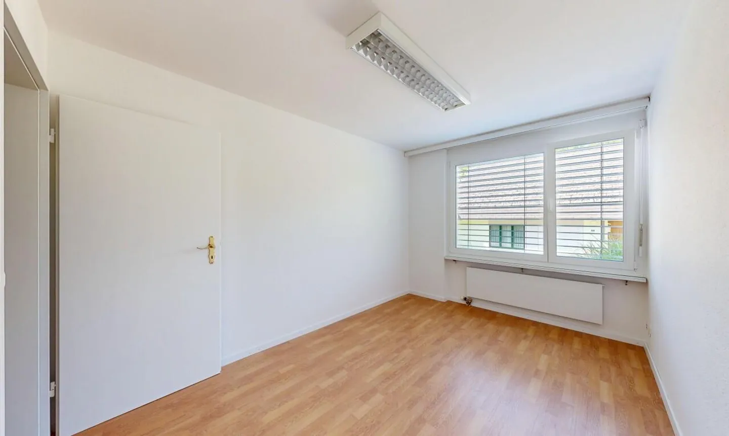 Casa unifamiliare di 5,5 stanze con giardino, stagno e opzioni versatili - Foto 7 di 11