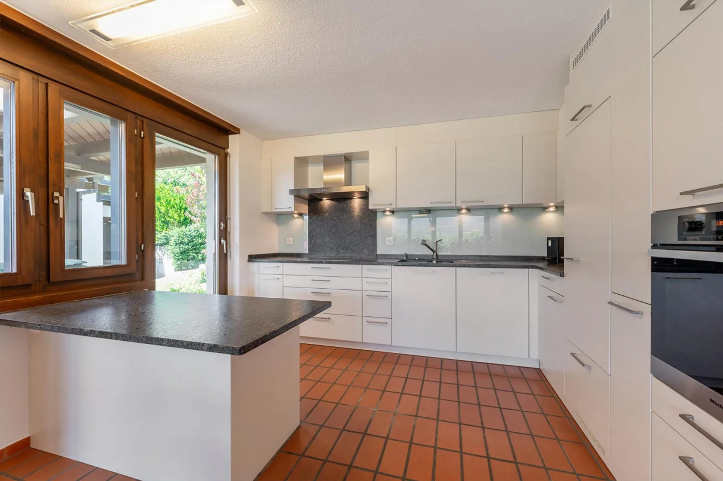 Geräumiges Einfamilienhaus mit Garten - Foto 3 von 13