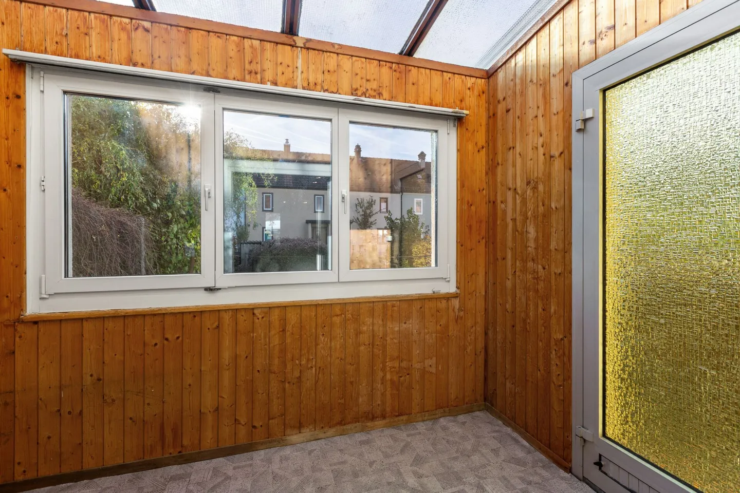 House with potential in a central residential area! - Photo 6 of 12