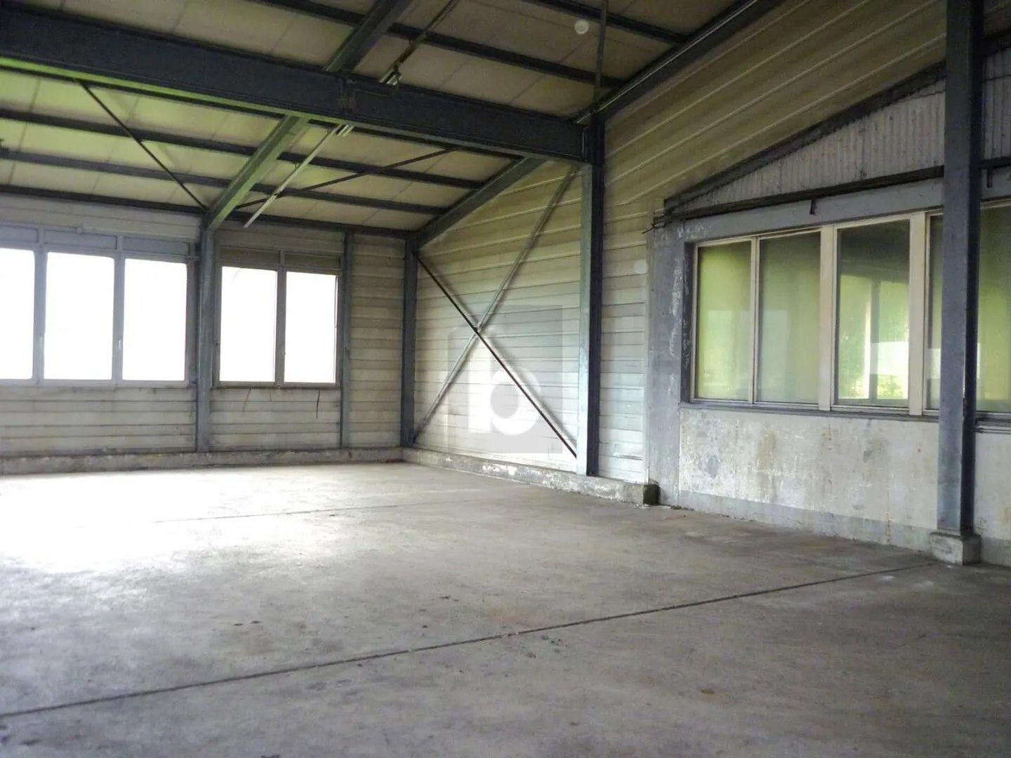 Espace Commercial Spacieux à Louer - Photo 4 sur 6