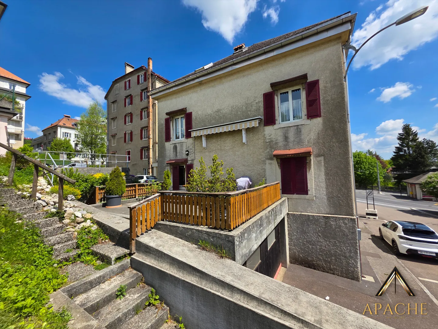 Charming family building with 3 apartments - Photo 2 of 10