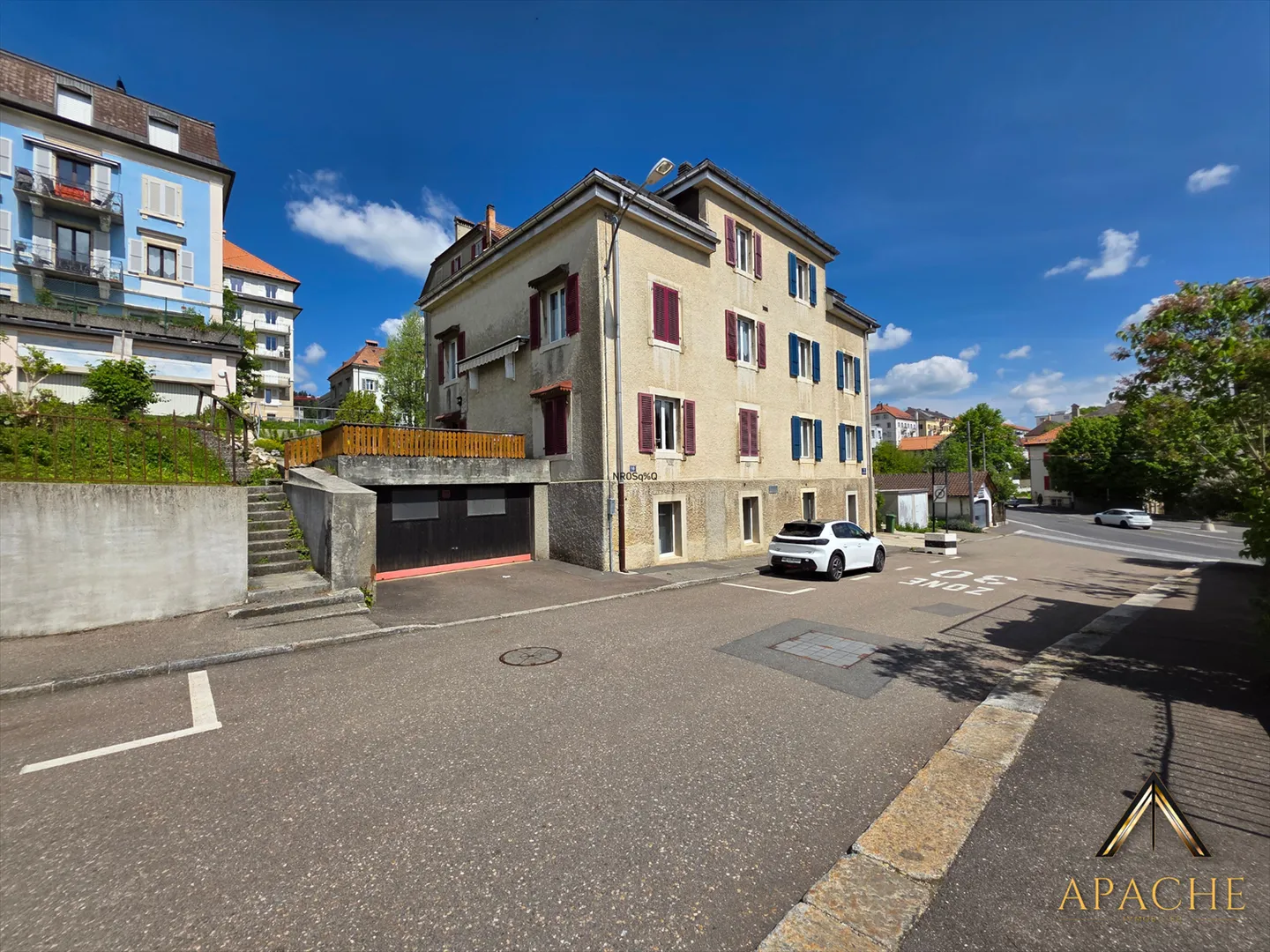 Charming family building with 3 apartments - Photo 1 of 10