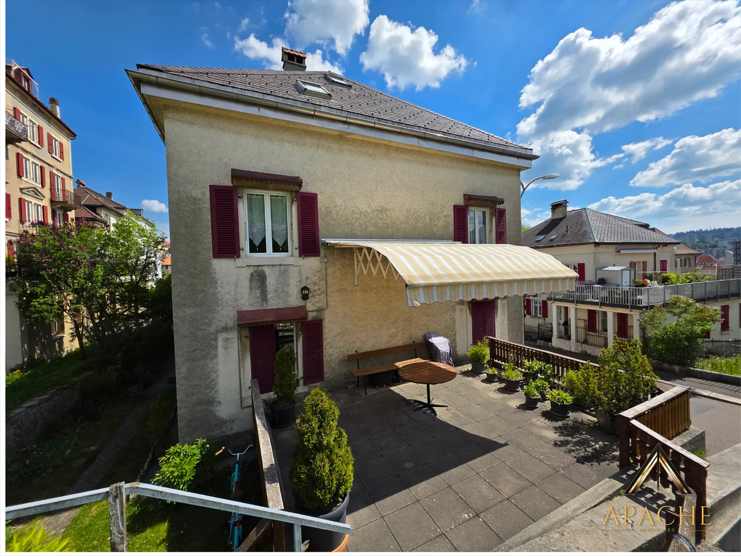 Charming family building with 3 apartments - Photo 3 of 10