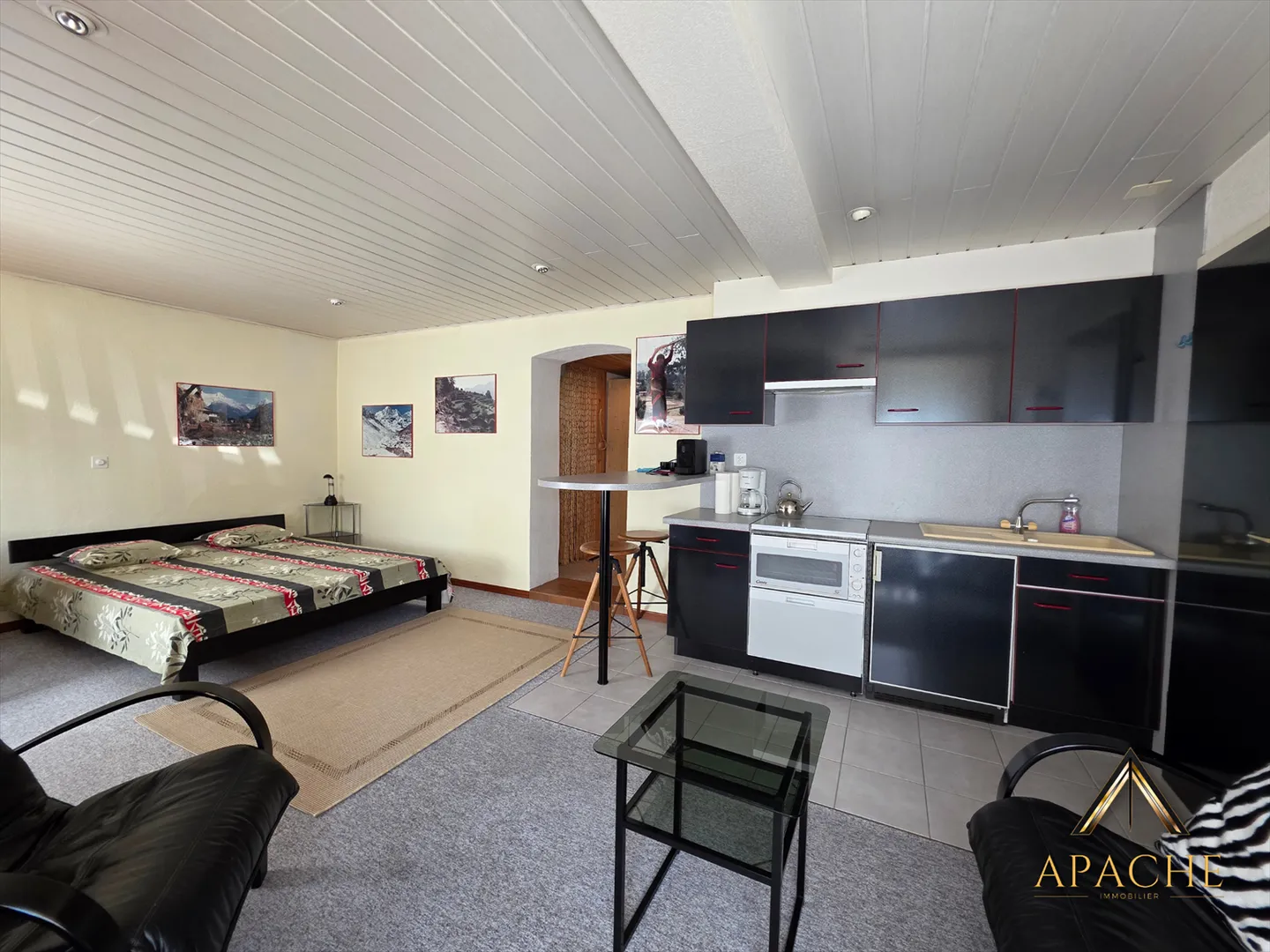 Charming family building with 3 apartments - Photo 4 of 10