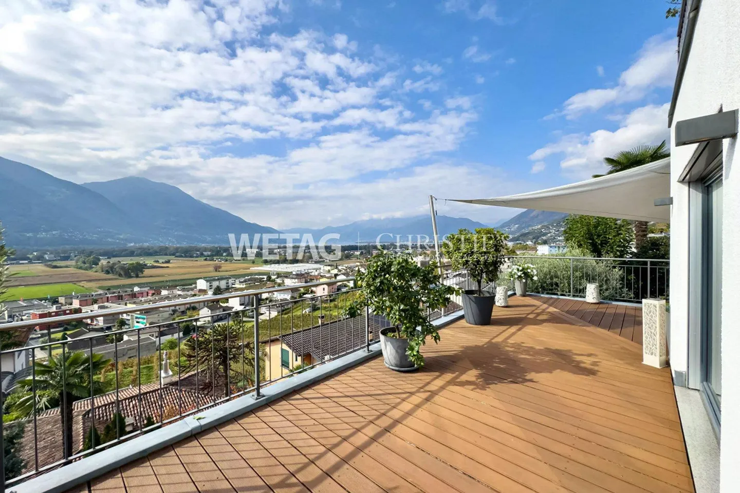 Modern villa with large terraces, panoramic views & garden for sale in Gordola - Photo 2 of 13