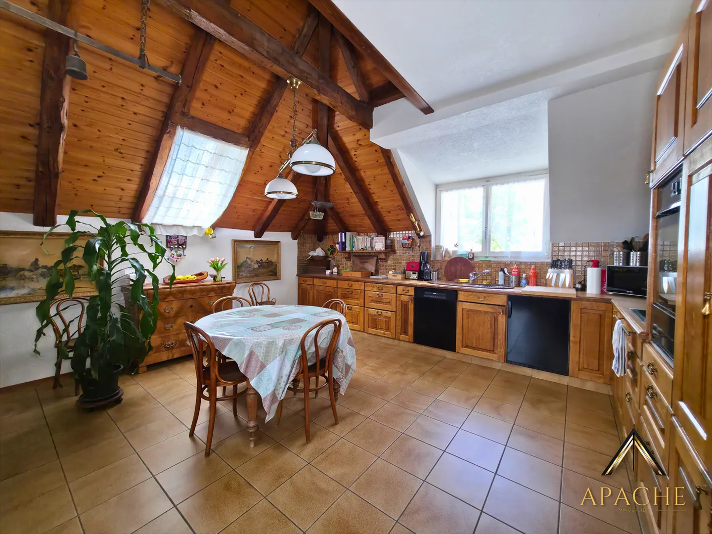 Charming family building with 3 apartments - Photo 6 of 10