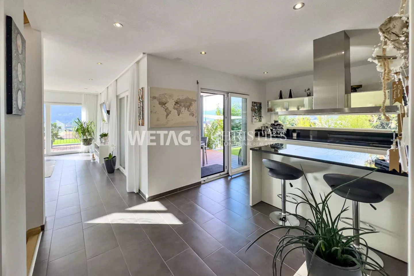 Modern villa with large terraces, panoramic views & garden for sale in Gordola - Photo 4 of 13