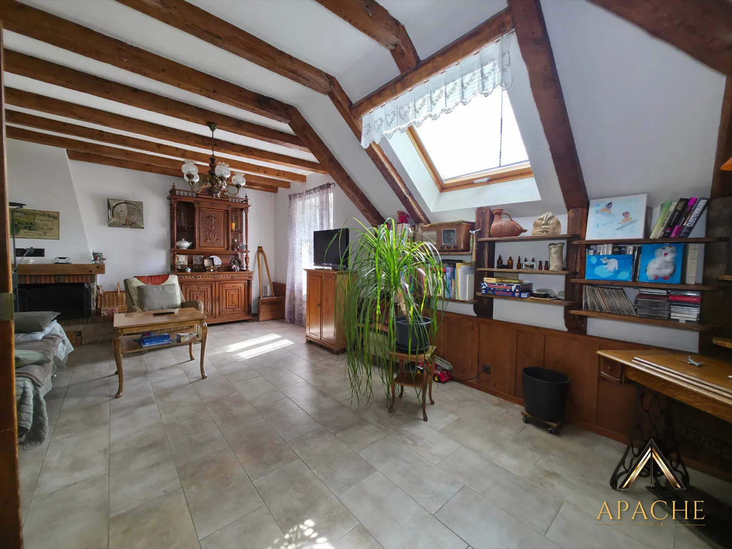 Charming family building with 3 apartments - Photo 7 of 10