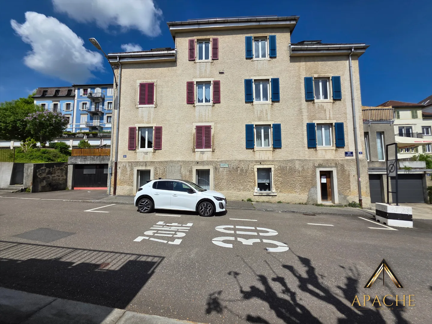 Charming family building with 3 apartments - Photo 9 of 10