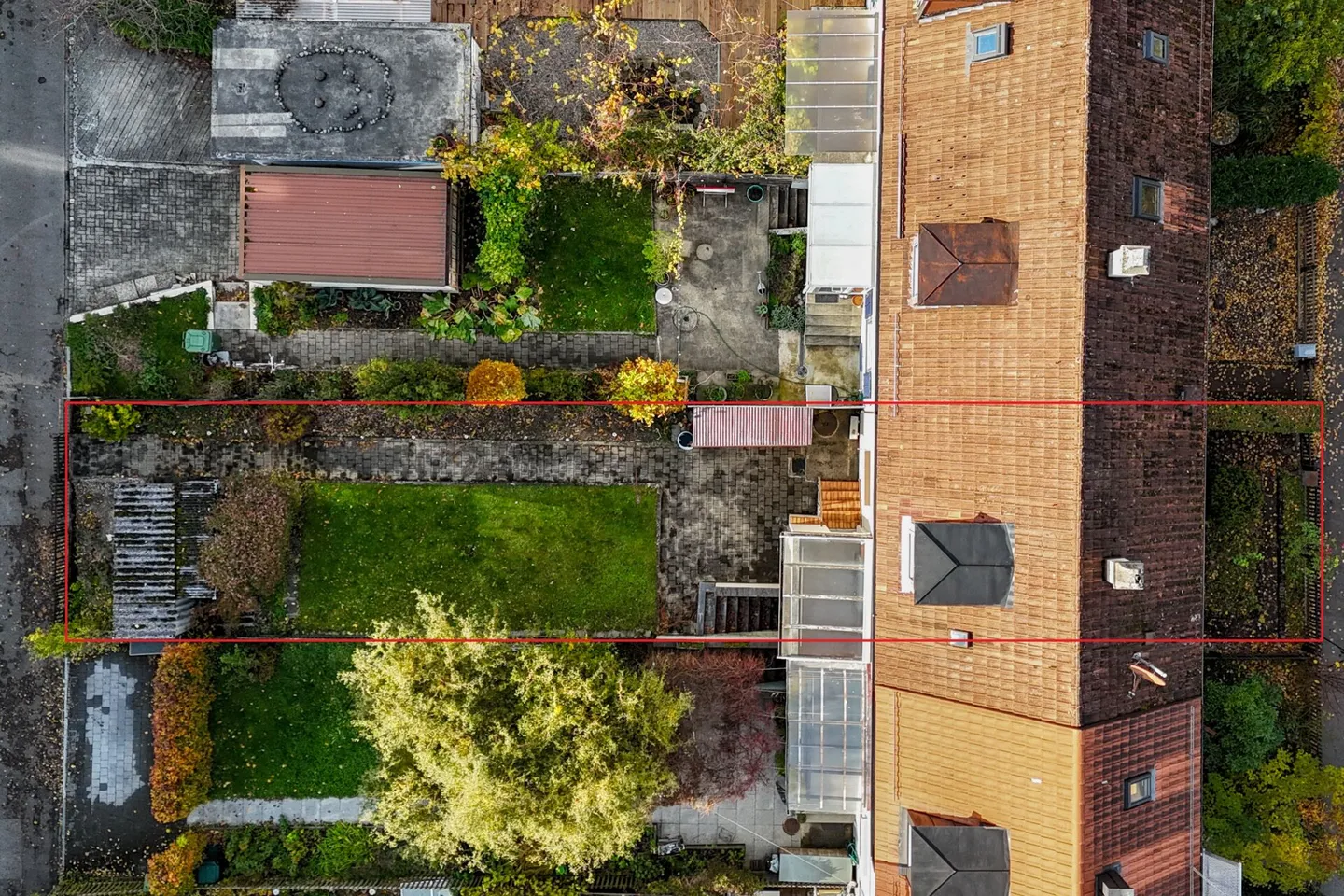 House with potential in a central residential area! - Photo 12 of 12