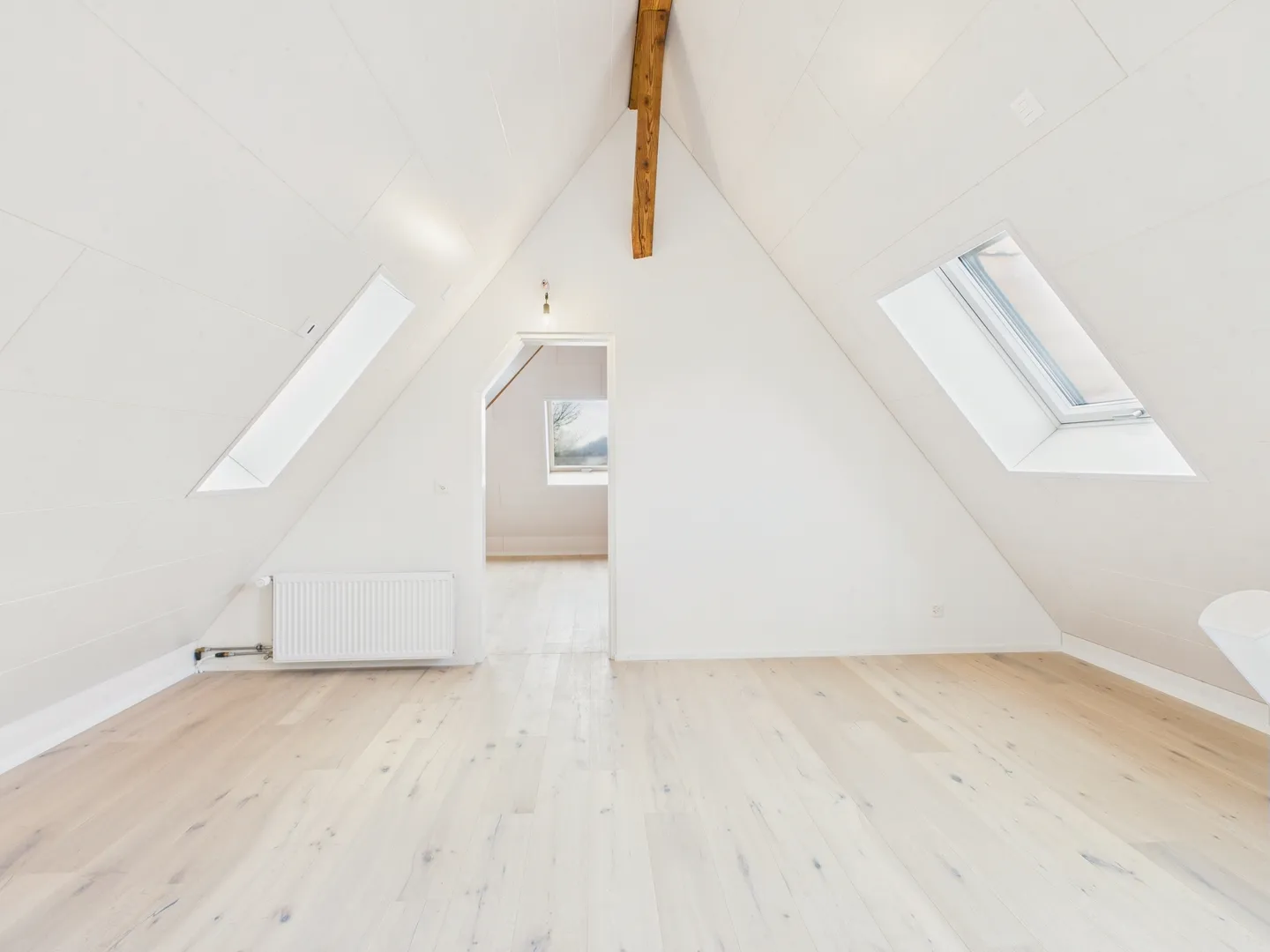 Charming Maisonette Apartment - Photo 8 of 12