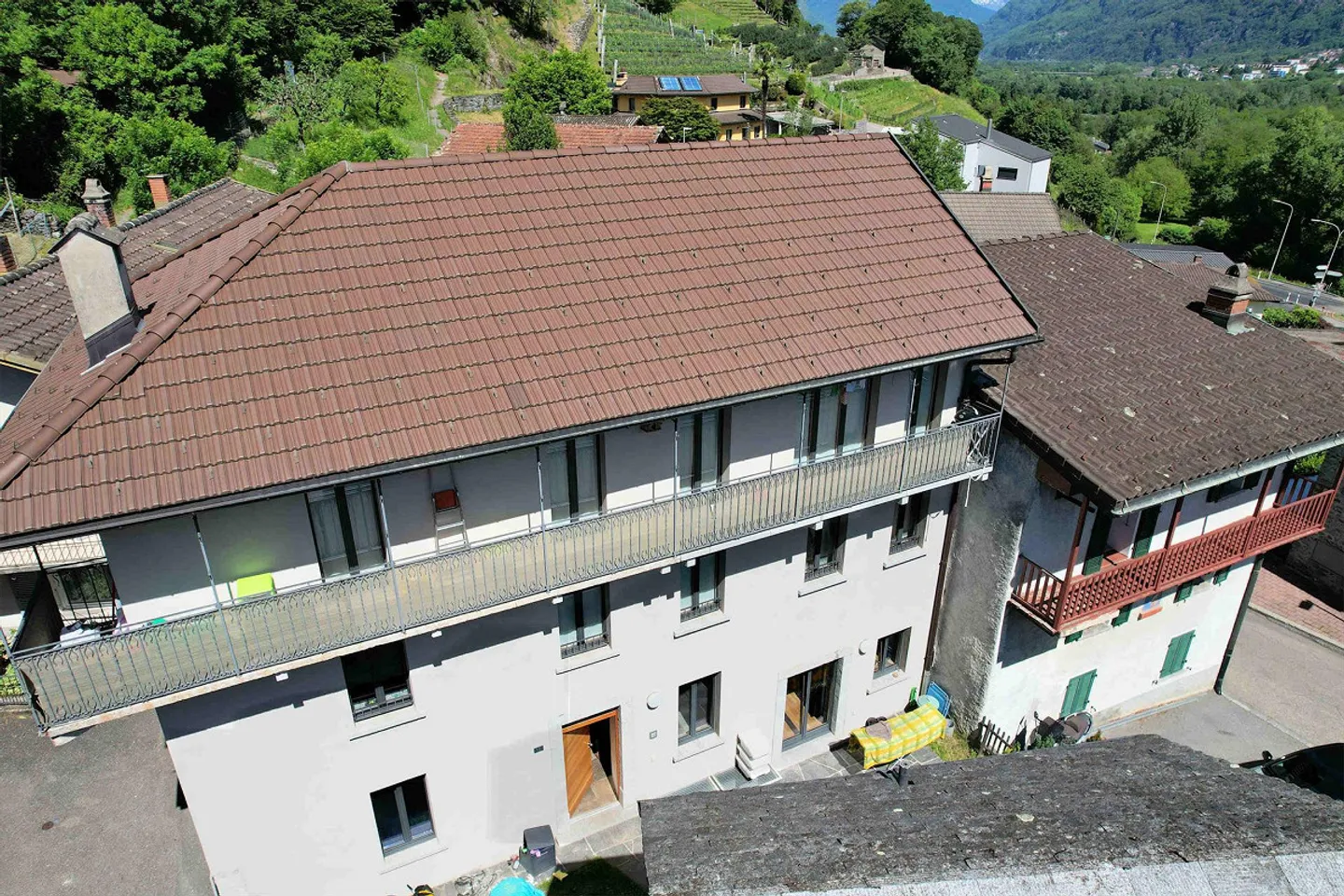 Maison très bien rénovée avec appartements duplex de 4,5 pièces + 2 - Photo 2 sur 22