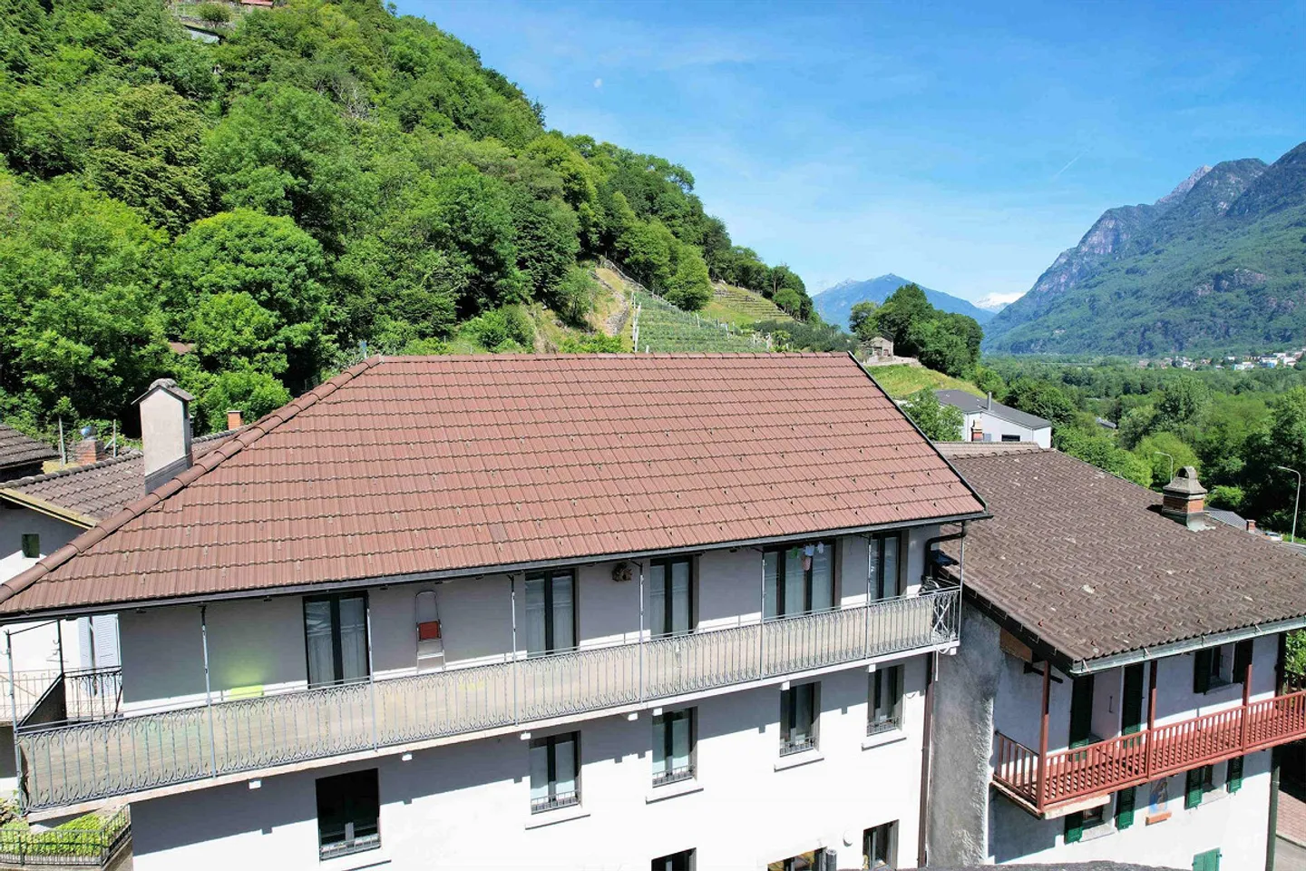 Maison très bien rénovée avec appartements duplex de 4,5 pièces + 2 - Photo 3 sur 22
