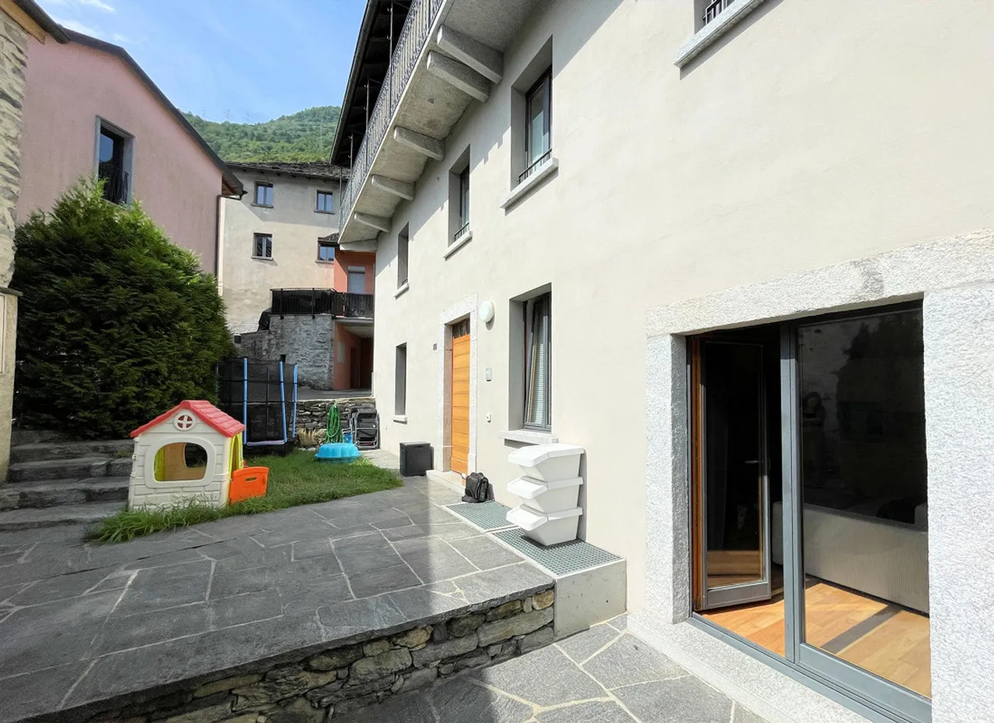 Maison très bien rénovée avec appartements duplex de 4,5 pièces + 2 - Photo 6 sur 22