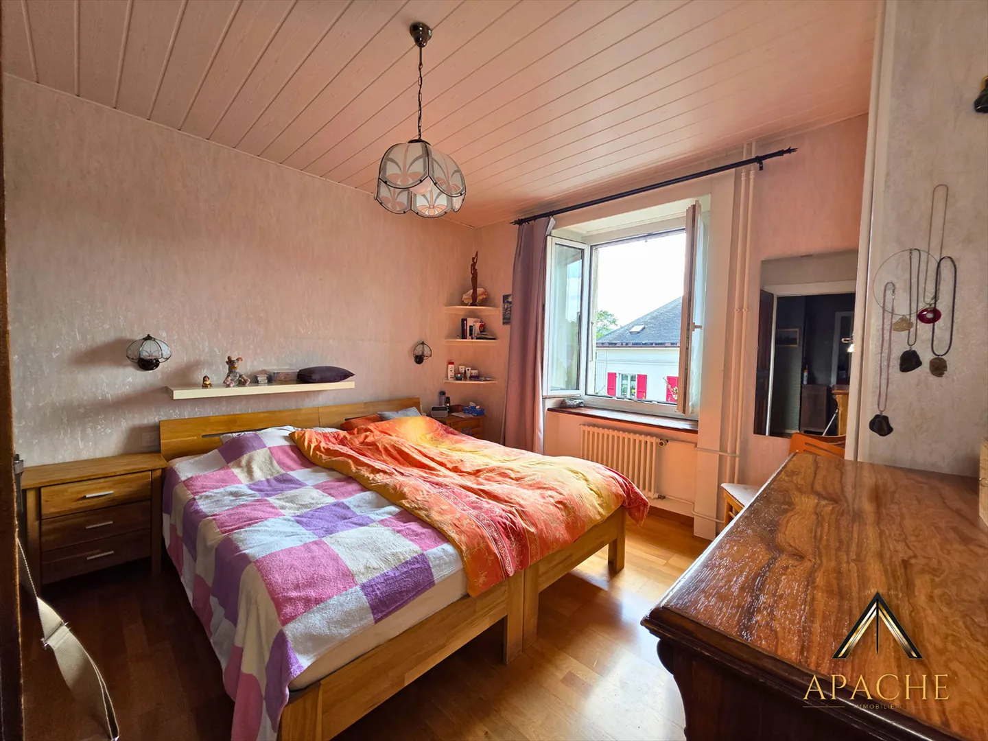 Charming family building with 3 apartments - Photo 8 of 10