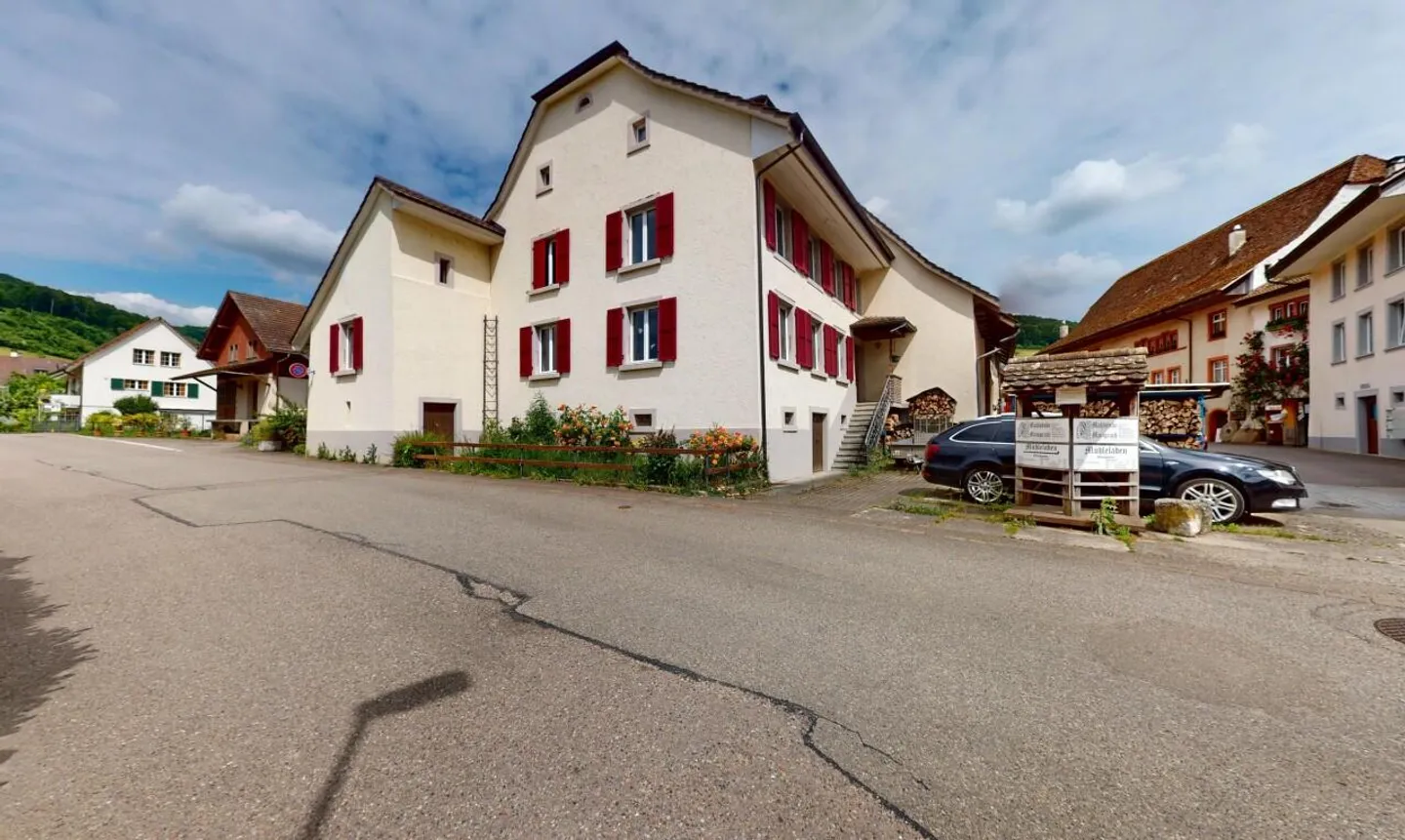 Casa familiare spaziosa con grande potenziale a Maisprach - Foto 2 di 13