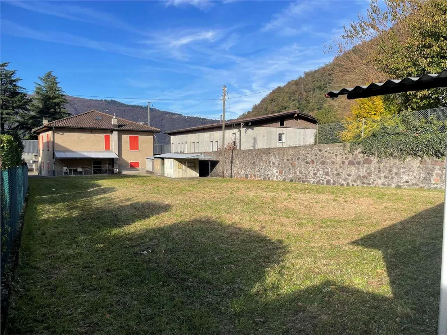 Proprietà con grande terreno edificabile a Maroggia - Foto 2 di 3