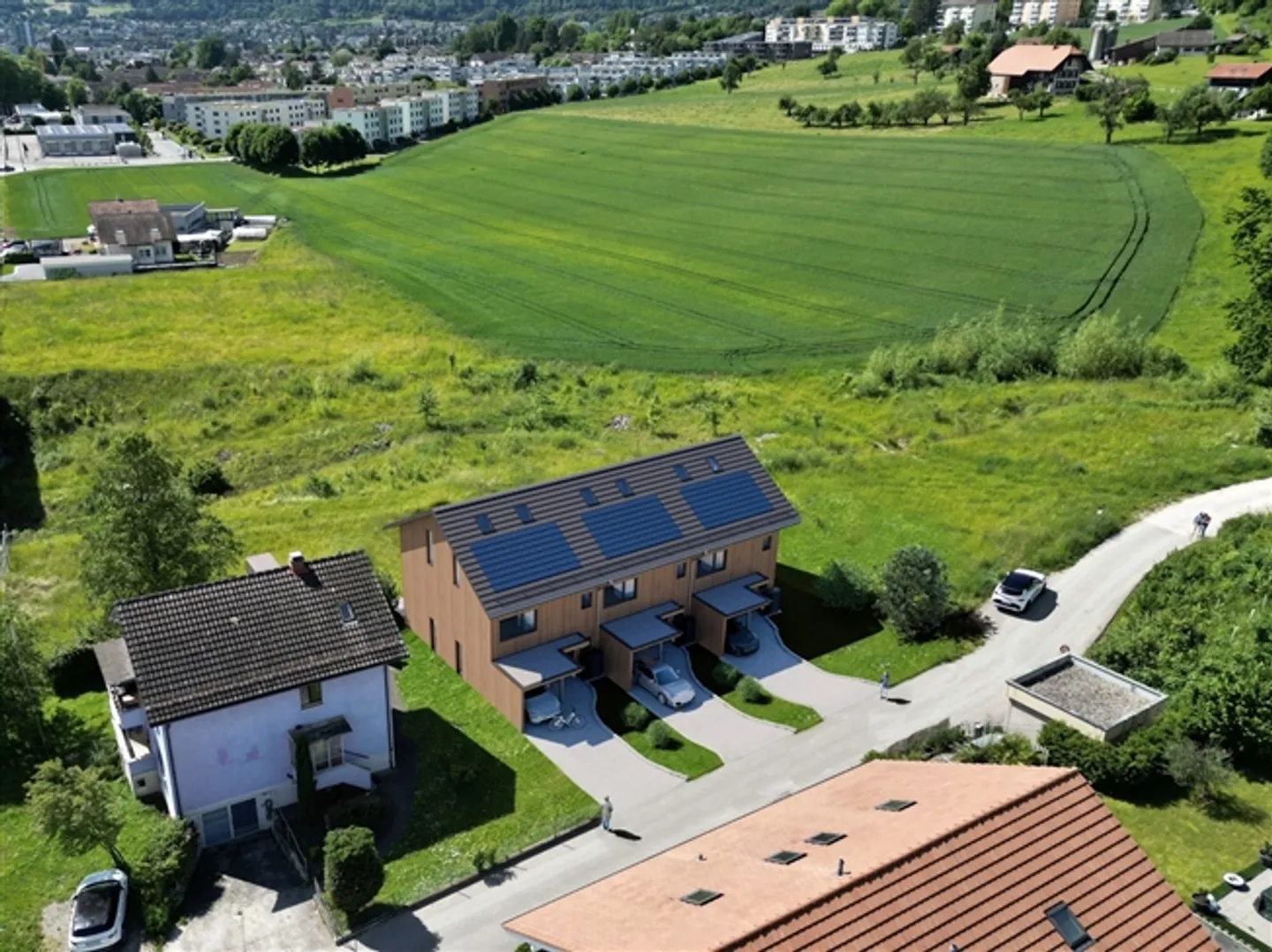 Maisons individuelles en rangée modernes de 5,5 pièces dans la verdure - Photo 3 sur 12