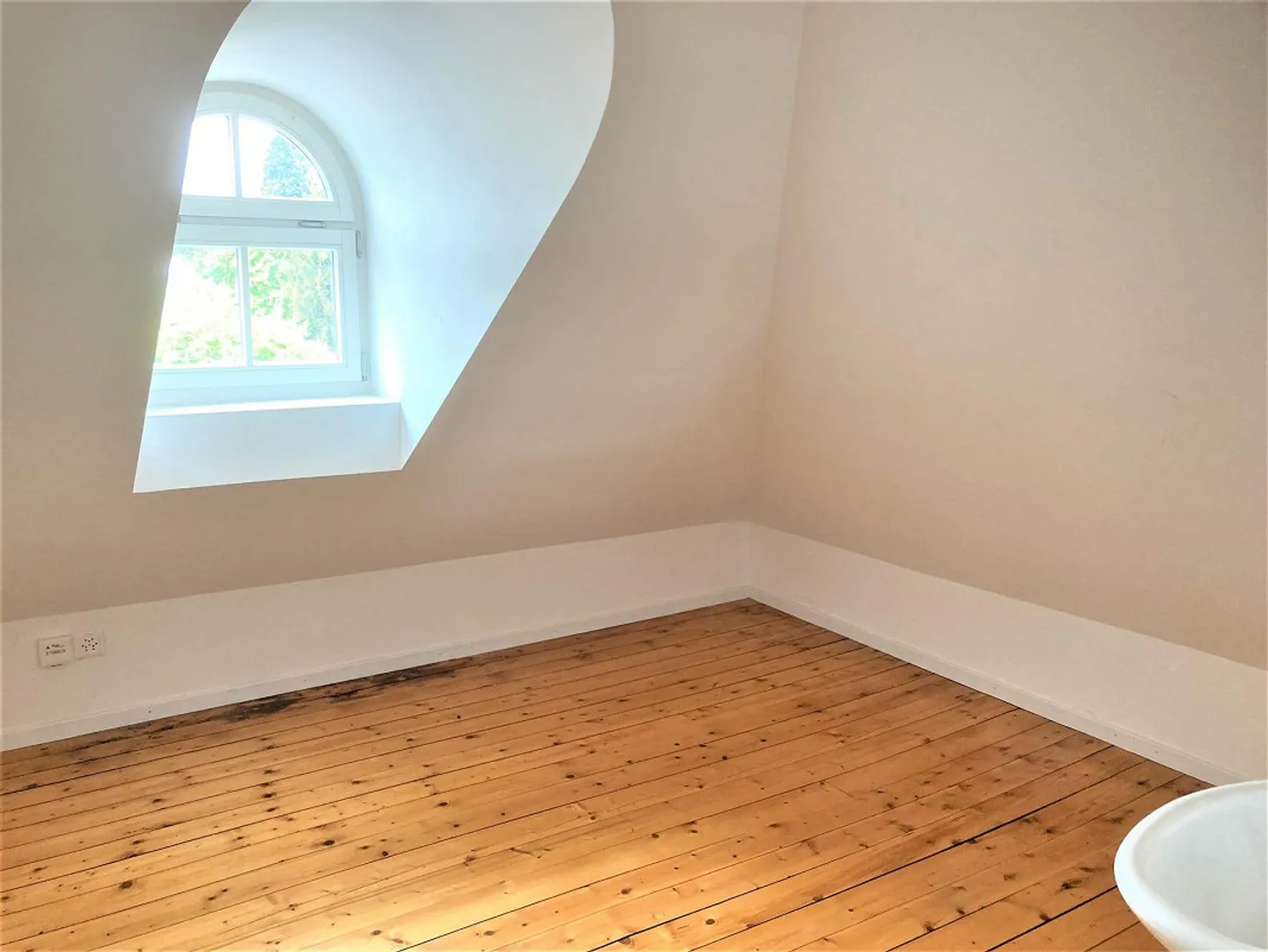 Studio in the Center - Photo 2 of 2