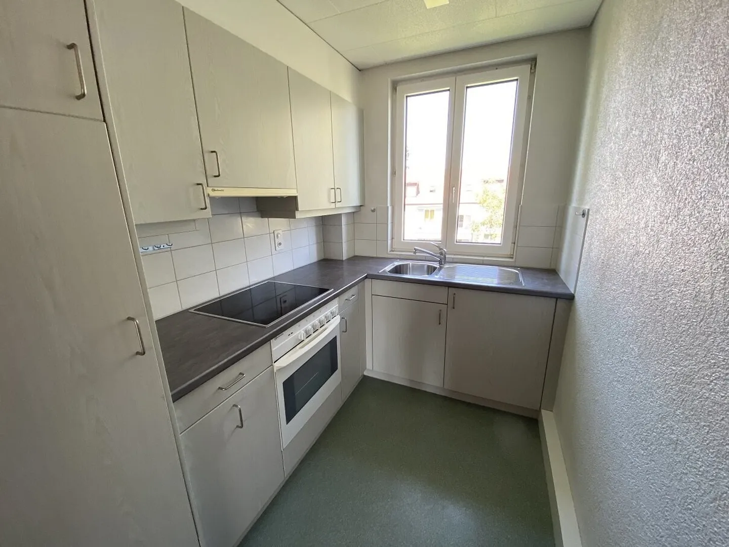Quiet 3-room apartment of 60 m² on the 1st floor with balcony - Photo 2 of 9