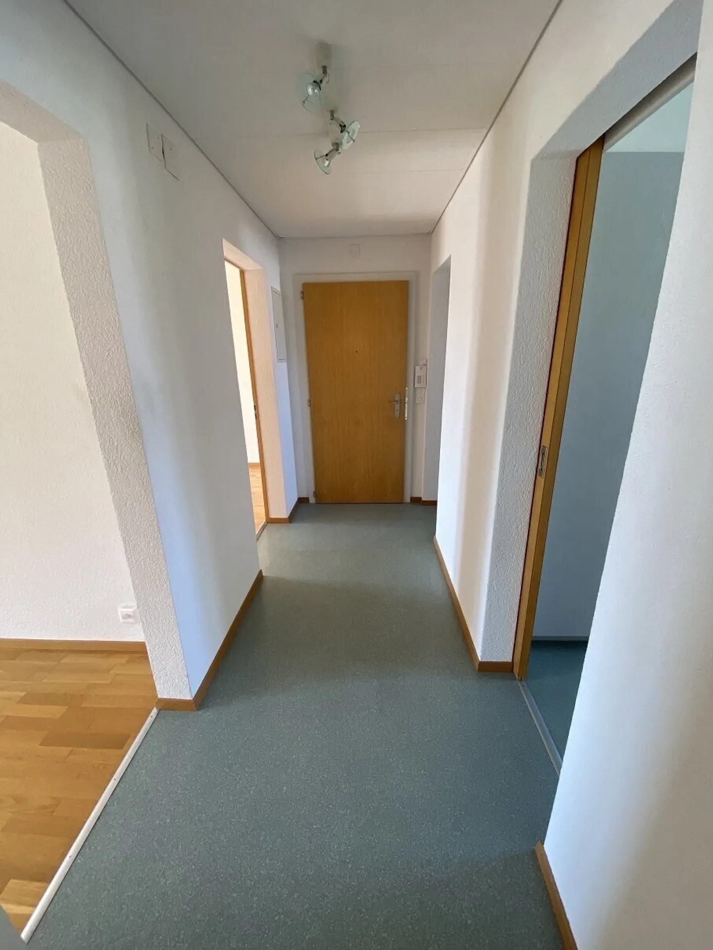 Quiet 3-room apartment of 60 m² on the 1st floor with balcony - Photo 7 of 9