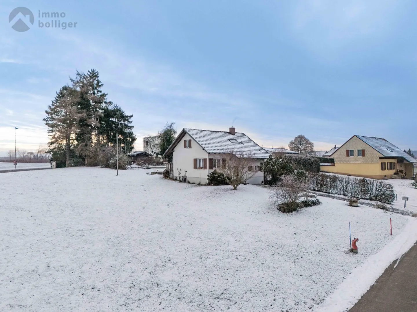 Single-family house for visionaries - lots of land, lots of possibilities - Photo 1 of 11