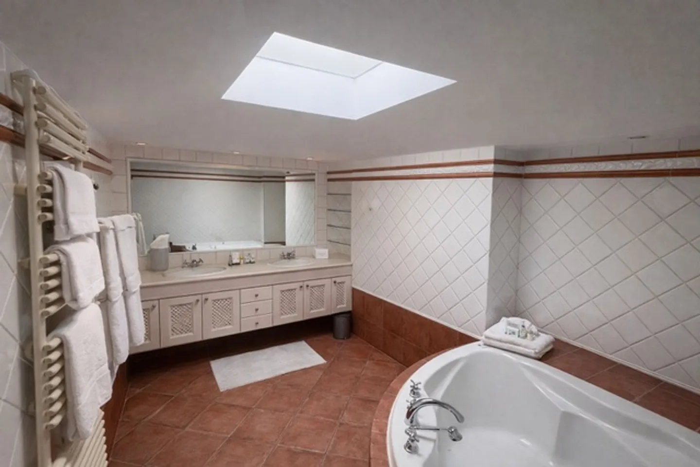 Attique exclusif avec terrasse - Photo 8 sur 9