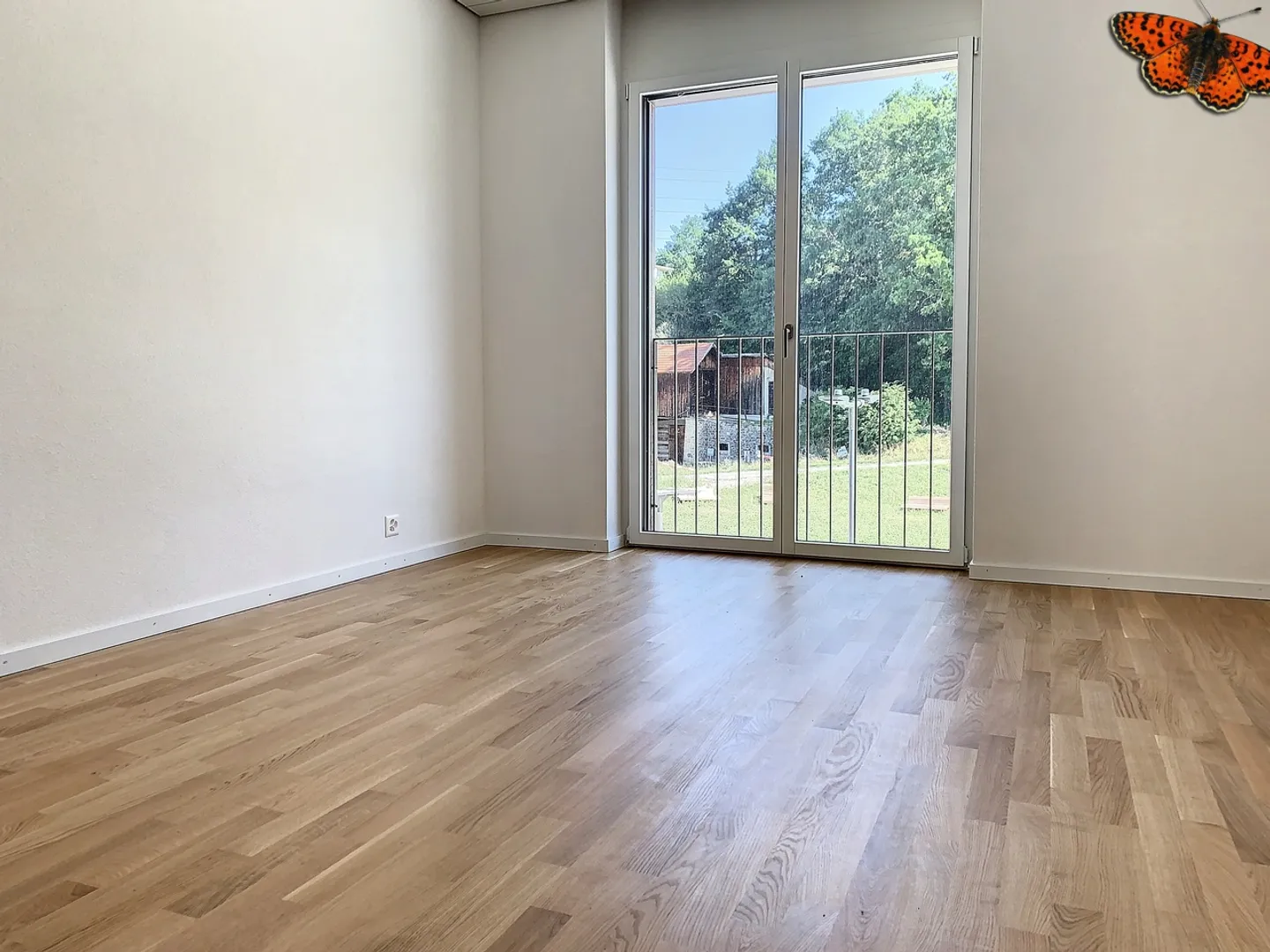 Charming Apartment with Terrace - Photo 8 of 13