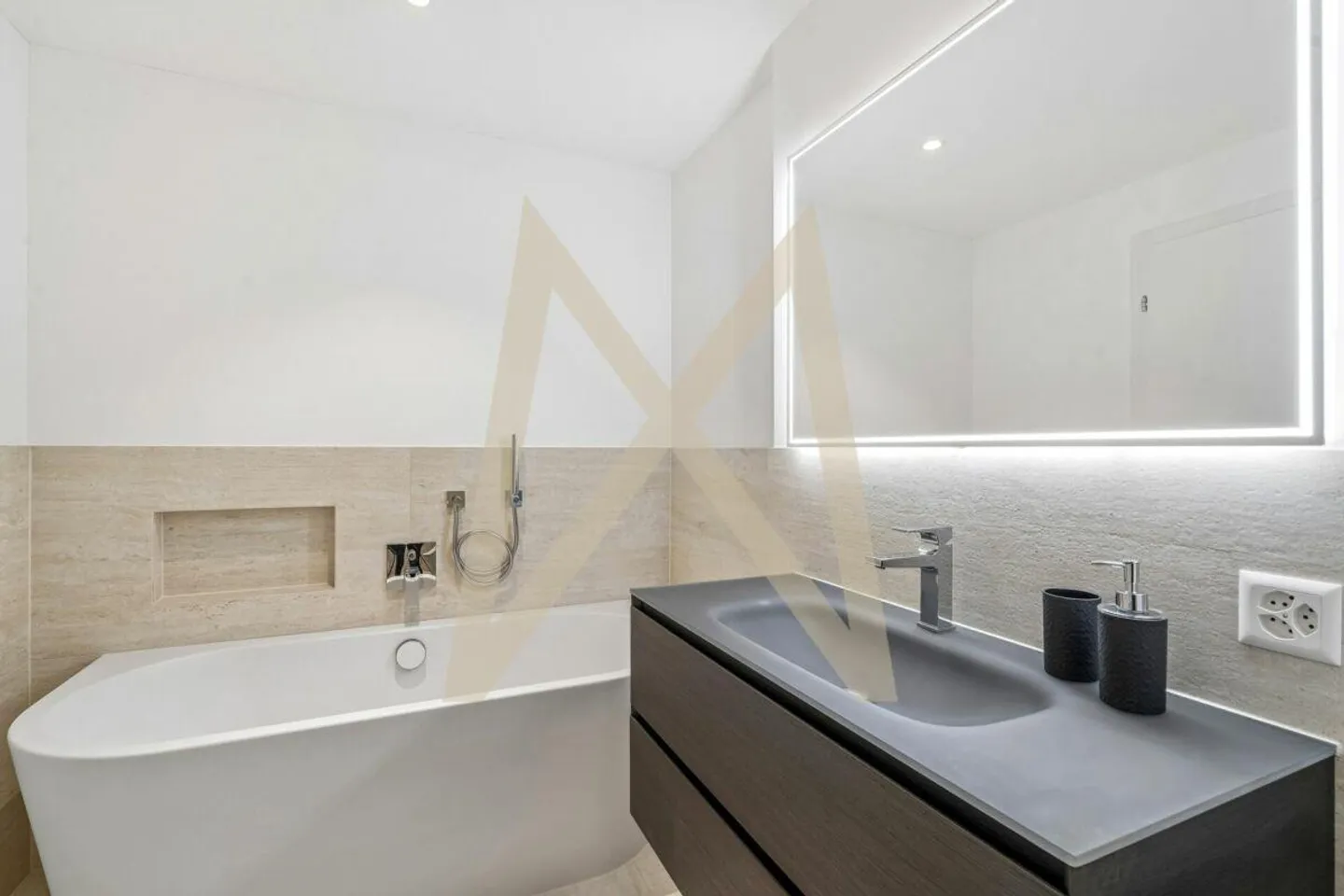 Stylish Premium Apartment for Demanding Personalities - Photo 8 of 30