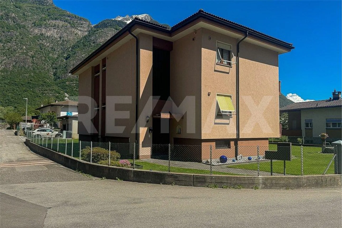 Haus mit 3 Wohnungen - Foto 7 von 13